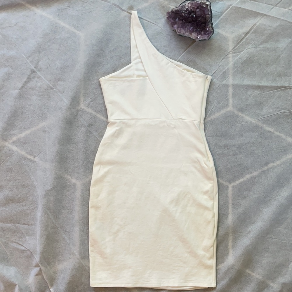 Lulu’s white one shoulder body dress